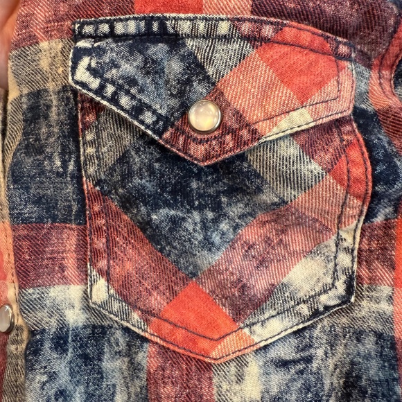 Justify Acid Wash Red Plaid Pearl Snap Shirt SZ Large - Picture 4 of 8